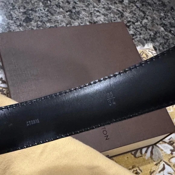 Louis Vuitton EPI LEATHER Belt with Golden Buckle - Picture 5 of 10